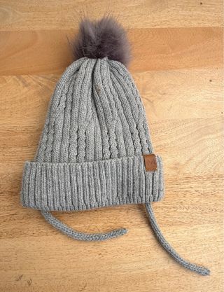 Gorro de lana con pompón para niños
