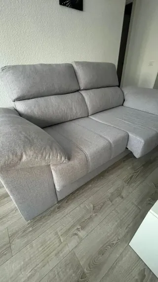 Sofá gris de tela