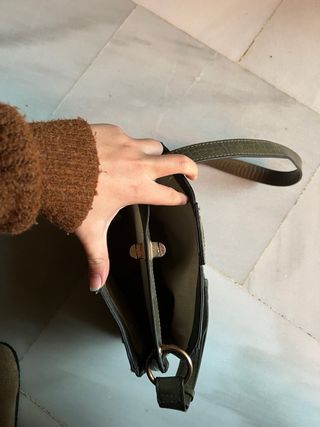 Bolso Parfois verde oliva efecto piel