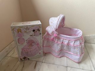 Cuna de juguete para muñecas