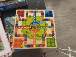 Juego Serpientes y Escaleras / Parchís