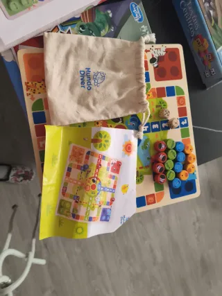 Juego Serpientes y Escaleras / Parchís