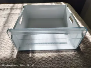 Baldas de cristal y cajones para congelador.