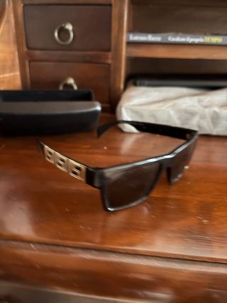 Occhiali da sole Versace neri e oro