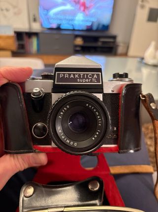 Cámara Praktica Super TL con funda