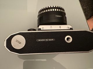 Cámara Praktica Super TL con funda