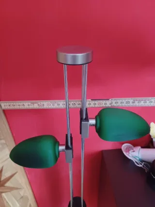 Lámpara de pie moderna verde y plateada