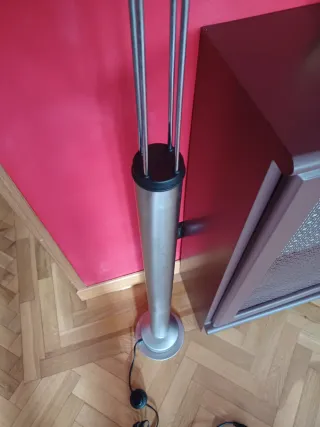 Lámpara de pie moderna verde y plateada