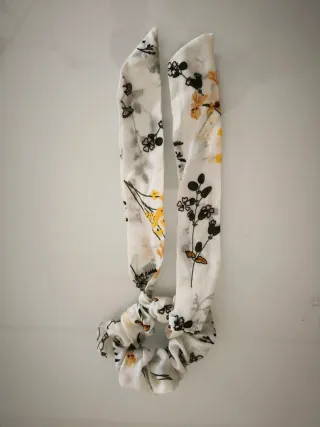 Scrunchie com Laço Estampado Floral
