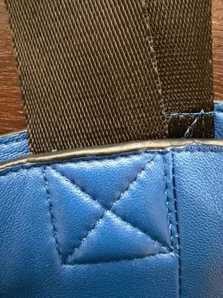 Bolso de piel azul Uterqüe