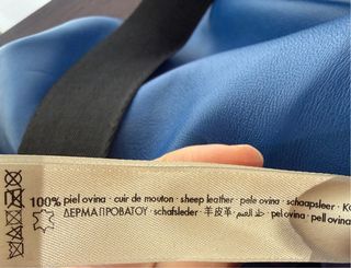 Bolso de piel azul Uterqüe