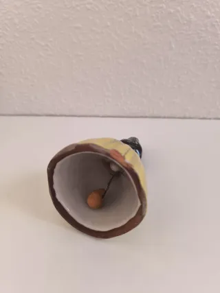 Figura cerámica mujer campana