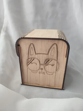 Caja de madera con diseño de gato
