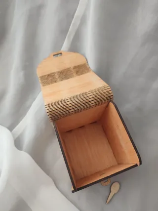 Caja de madera con diseño de gato