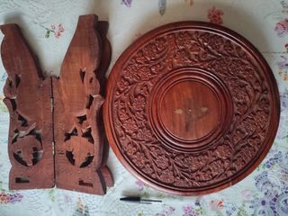 Tavolino in legno intagliato