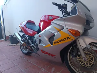 Honda VFR 800 Aniversario