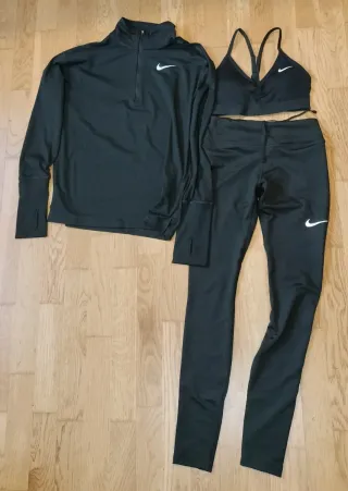 Conjunto deportivo Nike negro