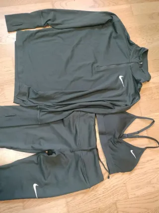 Conjunto deportivo Nike negro
