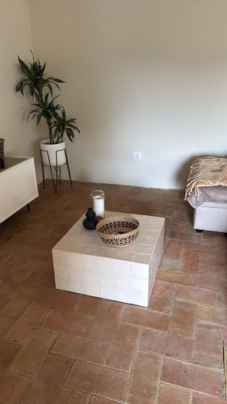 Tavolino centro rustico in piastrelle blu