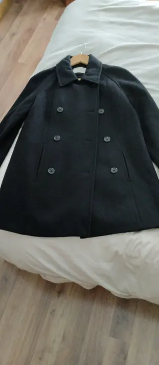 Abrigo Stradivarius negro mujer