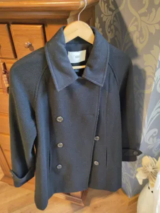 Abrigo Stradivarius negro mujer