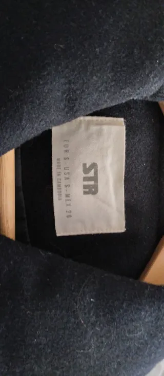 Abrigo Stradivarius negro mujer