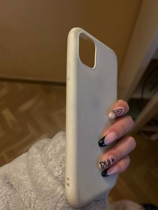 Cover iPhone 11, vendibili separatamente