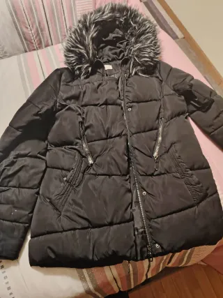 Plumífero negro con capucha talla S/M