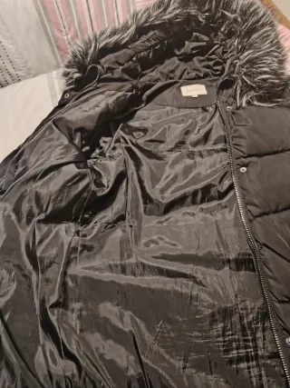 Plumífero negro con capucha talla S/M