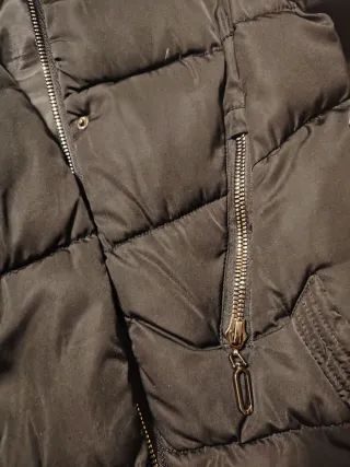 Plumífero negro con capucha talla S/M