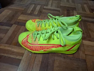 Scarpe da calcio Nike per bambini, taglia 38