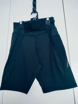 Malla corta deportiva negra