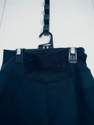 Malla corta deportiva negra