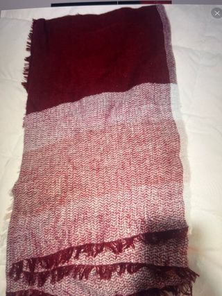 Bufanda granate con flecos
