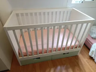 Cuna blanca con 2 cajones y colchón