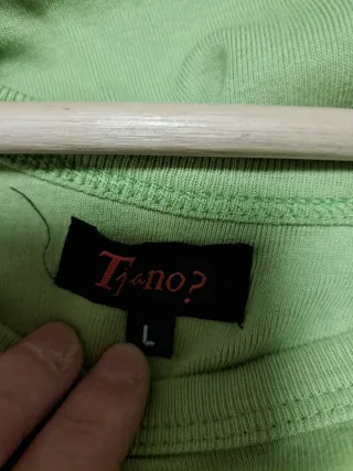 Camiseta verde cuello barco talla L