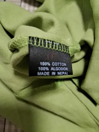 Camiseta verde cuello barco talla L