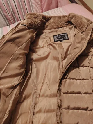 Plumífero entallado marrón talla S