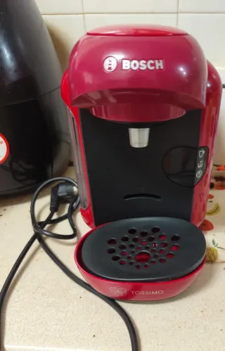 Cafetera Bosch Tassimo Roja. Cómo nueva.La regalo