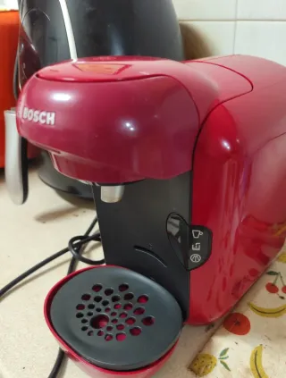 Cafetera Bosch Tassimo Roja. Cómo nueva.La regalo