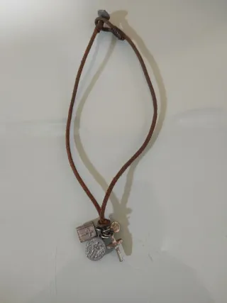 Colgante antiguo con medallas