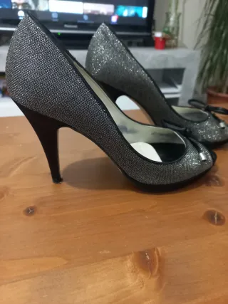 Zapatos de fiesta MARIAN negros y plateados