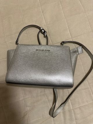 Bolso Michael Kors Plateado, bandolera