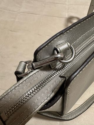 Bolso Michael Kors Plateado, bandolera