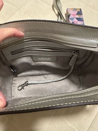 Bolso Michael Kors Plateado, bandolera