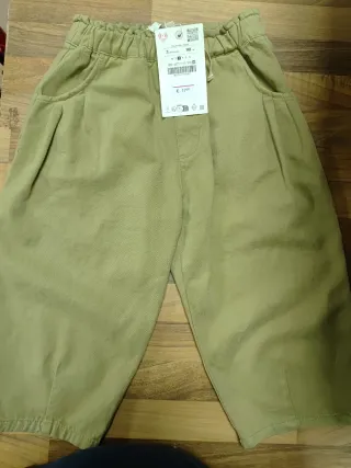 Pantalón Zara verde oliva de niño