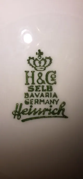 Piatto in porcellana vintage con finiture oro