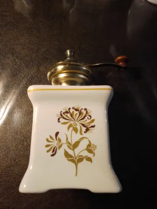 Lotto 4 macinini ceramica vintage