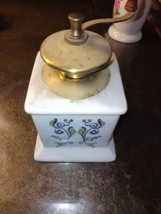 Lotto 4 macinini ceramica vintage