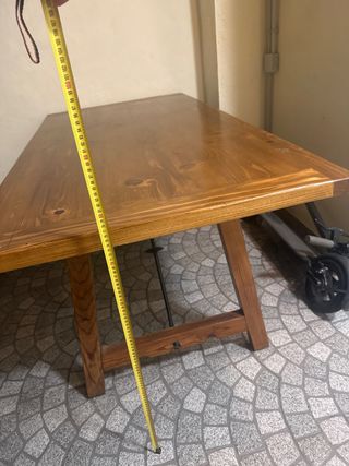 Mesa de madera estilo rústico
